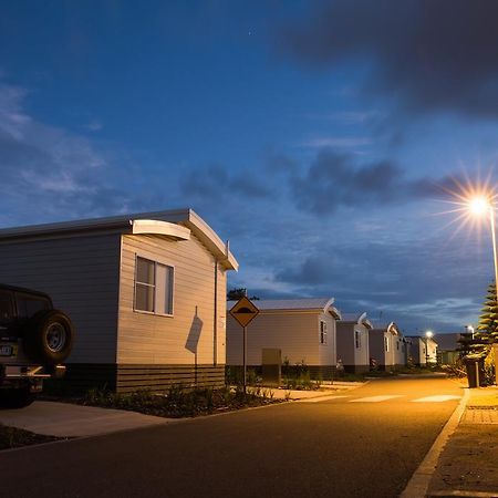 Nrma Stockton Beach Holiday Park Hotel Room photo