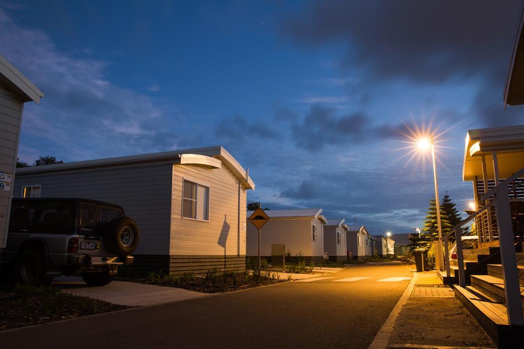 Nrma Stockton Beach Holiday Park Hotel Room photo