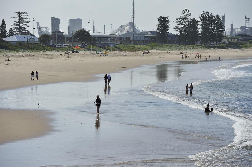 Nrma Stockton Beach Holiday Park Hotel Exterior photo